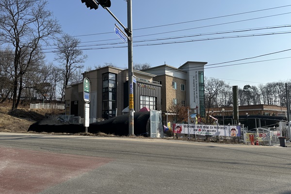 산촌리정류장(운동장방면)